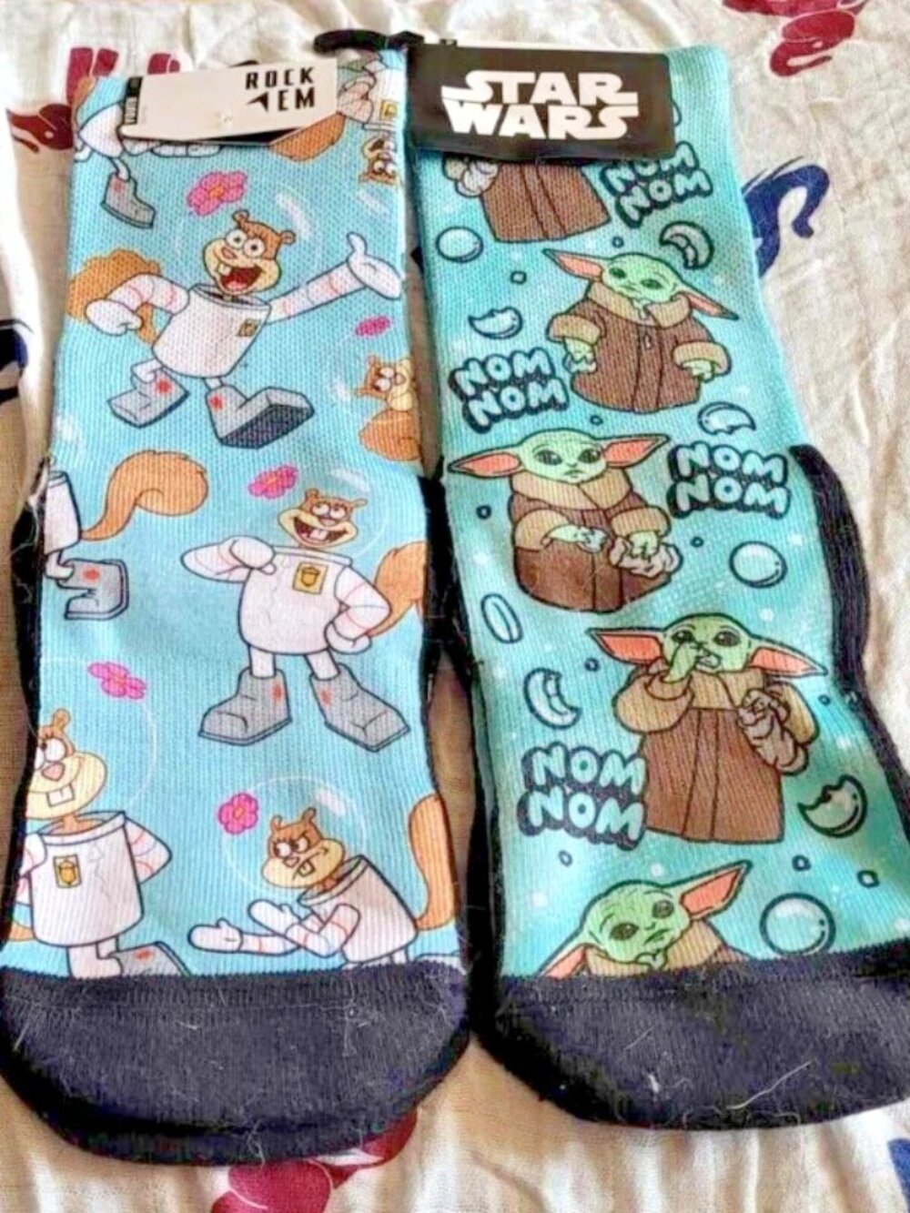 new LOT of 2 ROCK EM youth SOCKS SPONGEBOB SANDY & STAR WARS MANDALORIAN GROGU